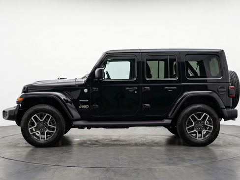 Used 2025 Jeep Wrangler Sahara AWD/4WD image 5