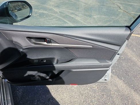 Used 2025 Toyota Camry LE image 12
