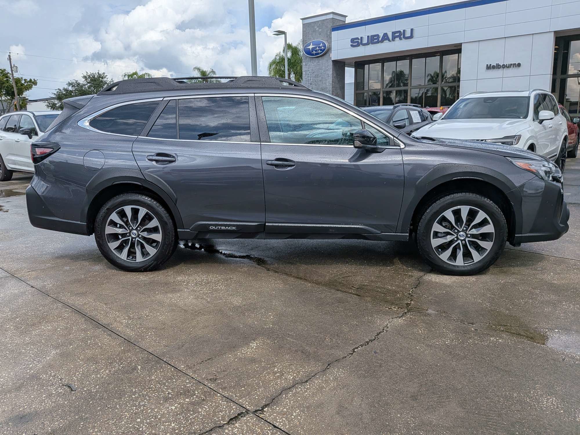 Used 2023 Subaru Outback Limited AWD/4WD image 3