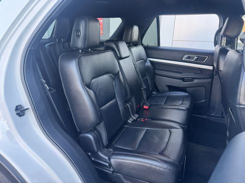 Used 2016 Ford Explorer XLT w/ Equipment Group 202A image 18