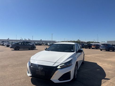 Certified 2025 Nissan Altima 2.5 S image 6