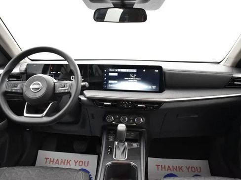 Used 2025 Nissan Kicks SV AWD/4WD image 19