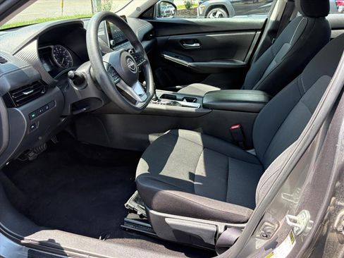 Used 2024 Nissan Sentra SV FWD image 14