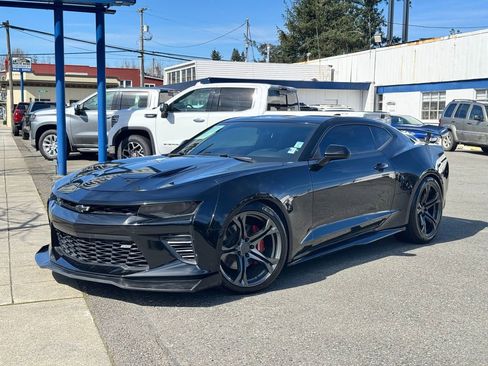 Used 2018 Chevrolet Camaro SS image 2