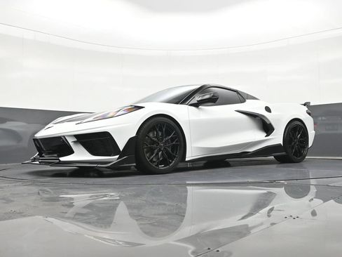 Used 2025 Chevrolet Corvette Stingray Preferred Conv w/ Z51 Performance Package RWD image 26