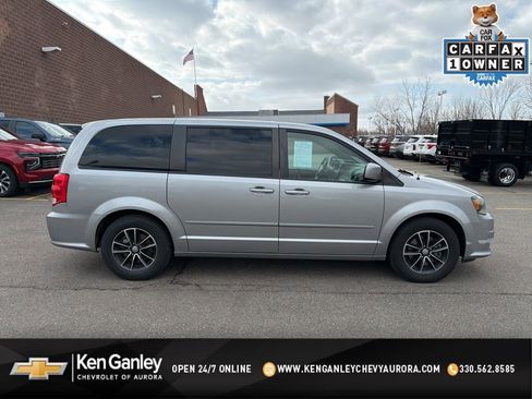 Used 2017 Dodge Grand Caravan SE image 1