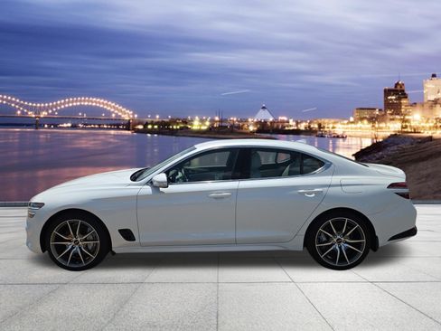 Used 2025 Genesis G70 2.5T RWD image 2