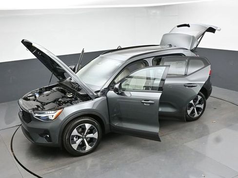 New 2026 Volvo XC40 B5 Plus w/ Protection Package Premier image 51