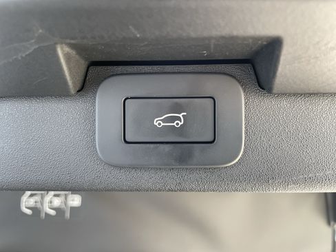 Certified 2025 Land Rover Discovery Dynamic SE AWD/4WD image 41