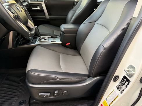 Used 2022 Toyota 4Runner SR5 Premium image 4