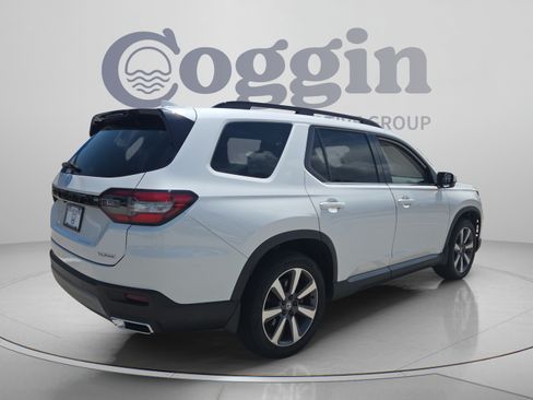 Certified 2025 Honda Pilot Touring image 5