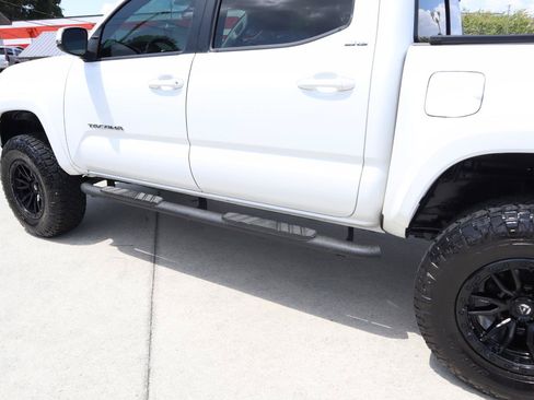Used 2023 Toyota Tacoma SR5 AWD/4WD image 32