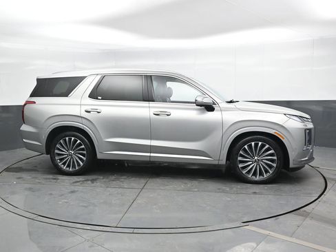 Used 2024 Hyundai Palisade Calligraphy image 3