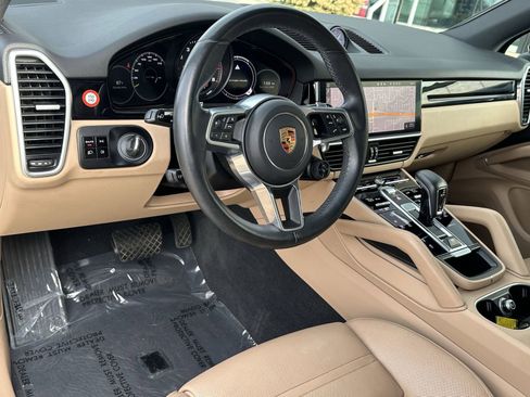 Used 2020 Porsche Cayenne E-Hybrid image 4