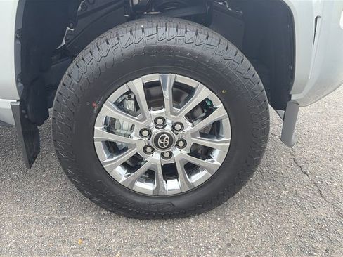 Used 2025 Toyota Tacoma Limited AWD/4WD image 11