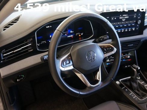 Certified 2025 Volkswagen Jetta SE image 10
