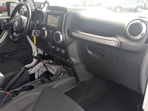 Used 2017 Jeep Wrangler Unlimited Sahara w/ Connectivity Group image 24