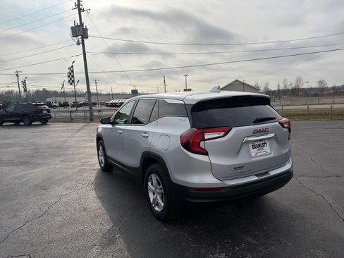 Used 2022 GMC Terrain SLE image 7