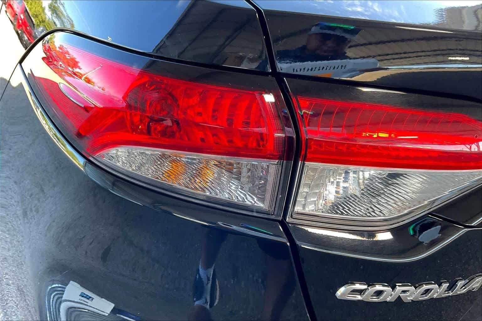 Used 2025 Toyota Corolla LE FWD image 29