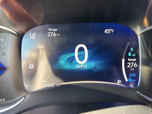 Used 2024 Chrysler Pacifica Select image 26