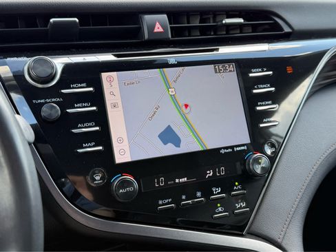 Used 2020 Toyota Camry XLE w/ Sunroof Package FWD image 15