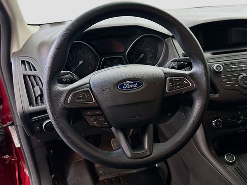 Used 2017 Ford Focus SE image 18