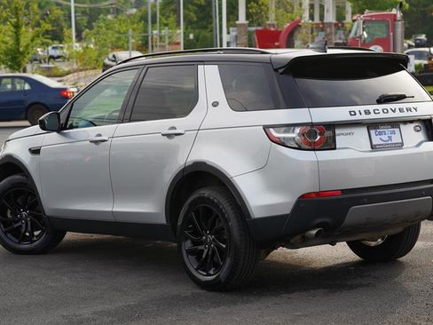 Used 2019 Land Rover Discovery Sport SE image 4