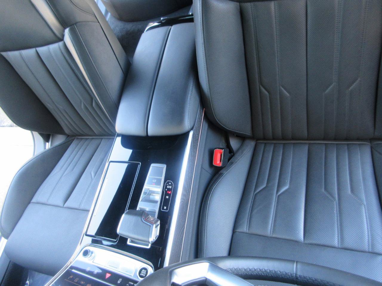 Used 2025 Audi A8 L 3.0T w/ EXECUTIVE PACKAGE w/ Executive Package AWD/4WD image 14