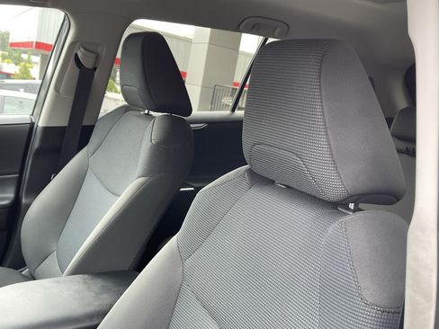 Certified 2022 Toyota RAV4 LE AWD/4WD image 17