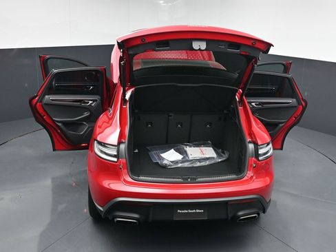 New 2026 Porsche Macan image 30