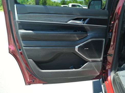 Used 2024 Jeep Wagoneer Series II w/ Flexible Seating Group AWD/4WD image 16