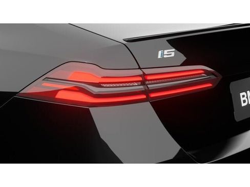 New 2027 BMW i5 xDrive40 w/ M Sport Package AWD/4WD image 9