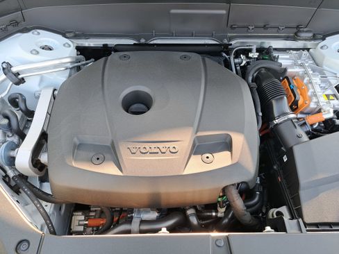 New 2026 Volvo XC90 T8 Plus AWD/4WD image 9