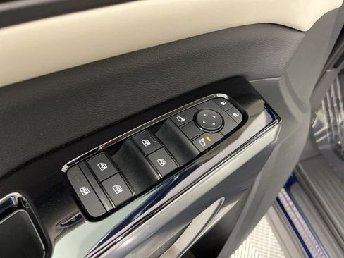 Used 2022 Nissan Pathfinder SL AWD/4WD image 26