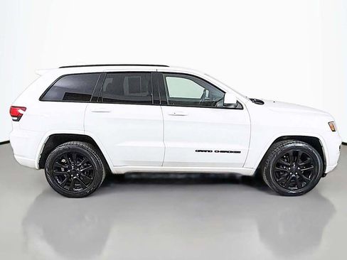Used 2018 Jeep Grand Cherokee Altitude AWD/4WD image 14