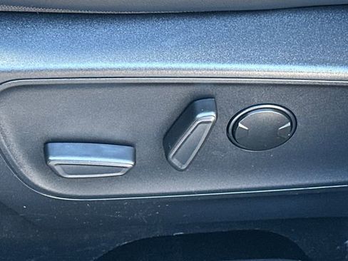 Used 2024 Ford Escape Platinum image 40