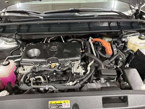 Used 2020 Toyota Highlander XLE AWD/4WD image 26