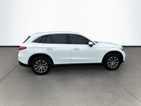 Used 2025 Mercedes-Benz GLC 300 4MATIC image 8