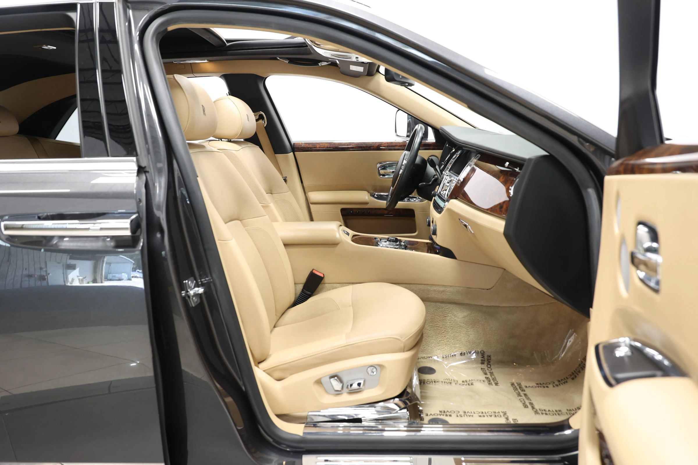 Used 2011 Rolls-Royce Ghost RWD image 98
