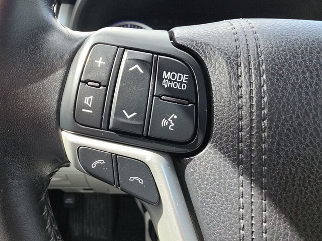 Used 2018 Toyota Highlander Limited FWD image 31