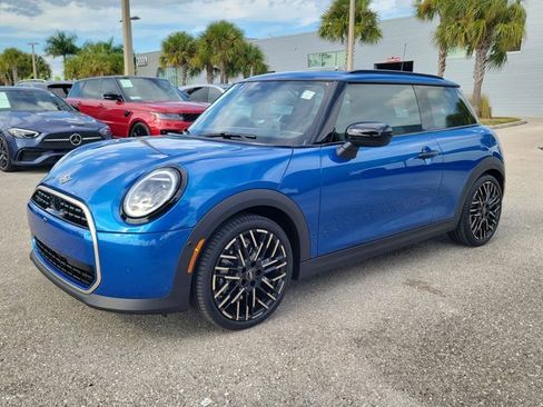 Used 2025 MINI Cooper 2-Door Hardtop image 4