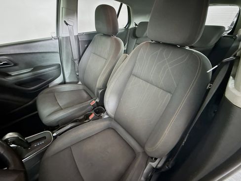 Used 2020 Chevrolet Trax LT image 24