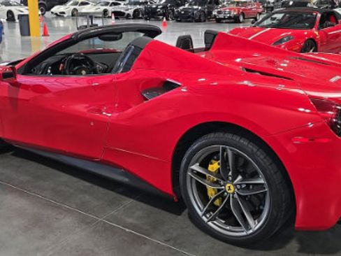 Used 2018 Ferrari 488 Spider RWD image 2