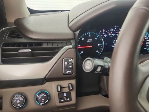Used 2017 Chevrolet Tahoe LT w/ LT Signature Package image 19