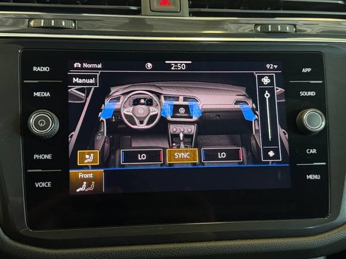 Used 2021 Volkswagen Tiguan SEL AWD/4WD image 23