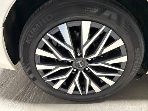 Used 2025 Nissan Altima 2.5 SV FWD image 38