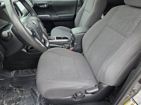 Used 2019 Toyota Tacoma TRD Off-Road w/ Technology Package AWD/4WD image 33