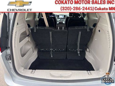 Used 2023 Chrysler Pacifica Touring-L FWD image 9