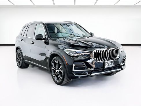 Used 2023 BMW X5 xDrive45e w/ Parking Assistance Package AWD/4WD image 3