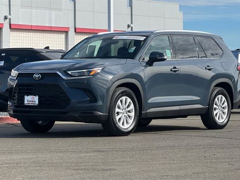 Certified 2025 Toyota Grand Highlander AWD image 10